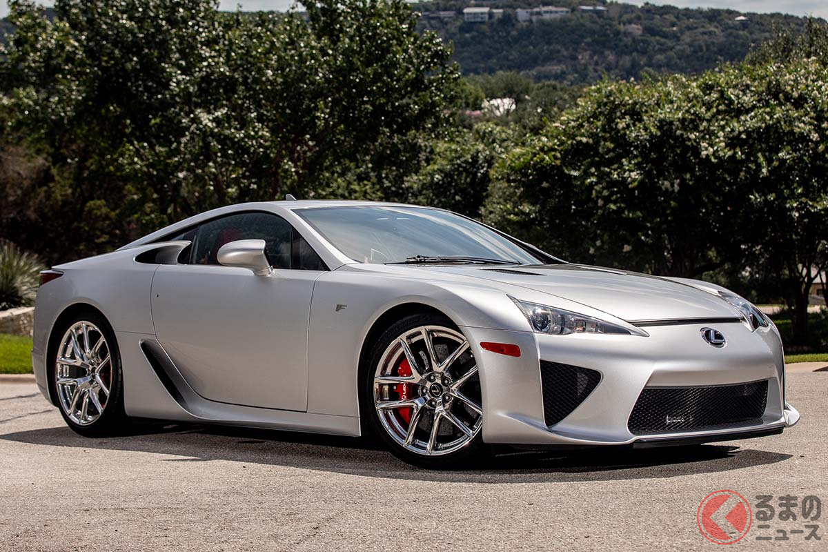 メタリックシルバーのLFAは、26台のみがデリバリーされた(C)2021 Courtesy of RM Sotheby's