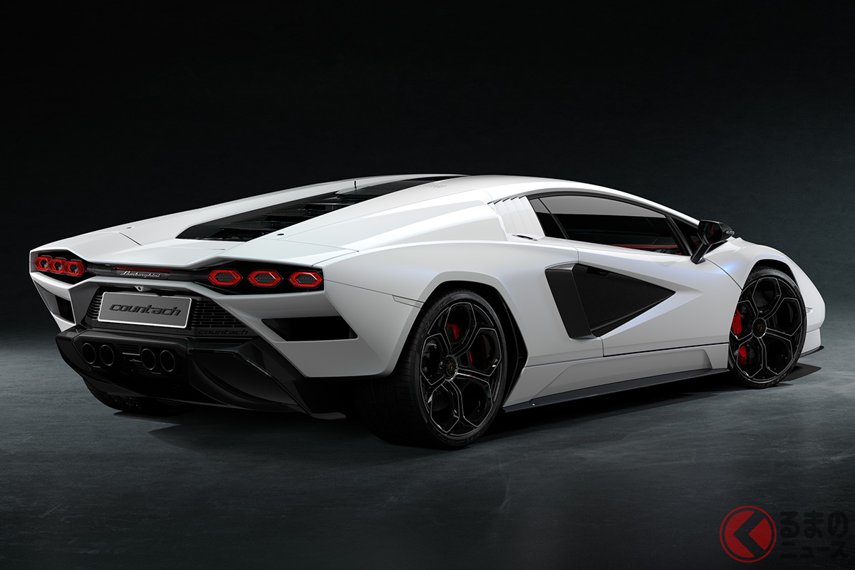 カウンタック誕生50周年を祝うアニバーサリーモデルでもあるカウンタックLPI800-4