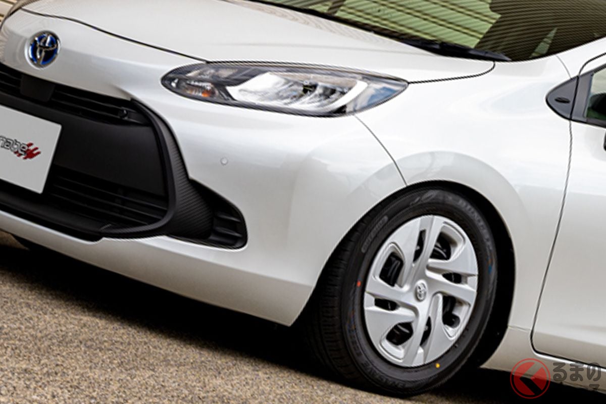 ローダウンスプリング「NF210」を装着しローダウンをしたトヨタ新型「アクア」