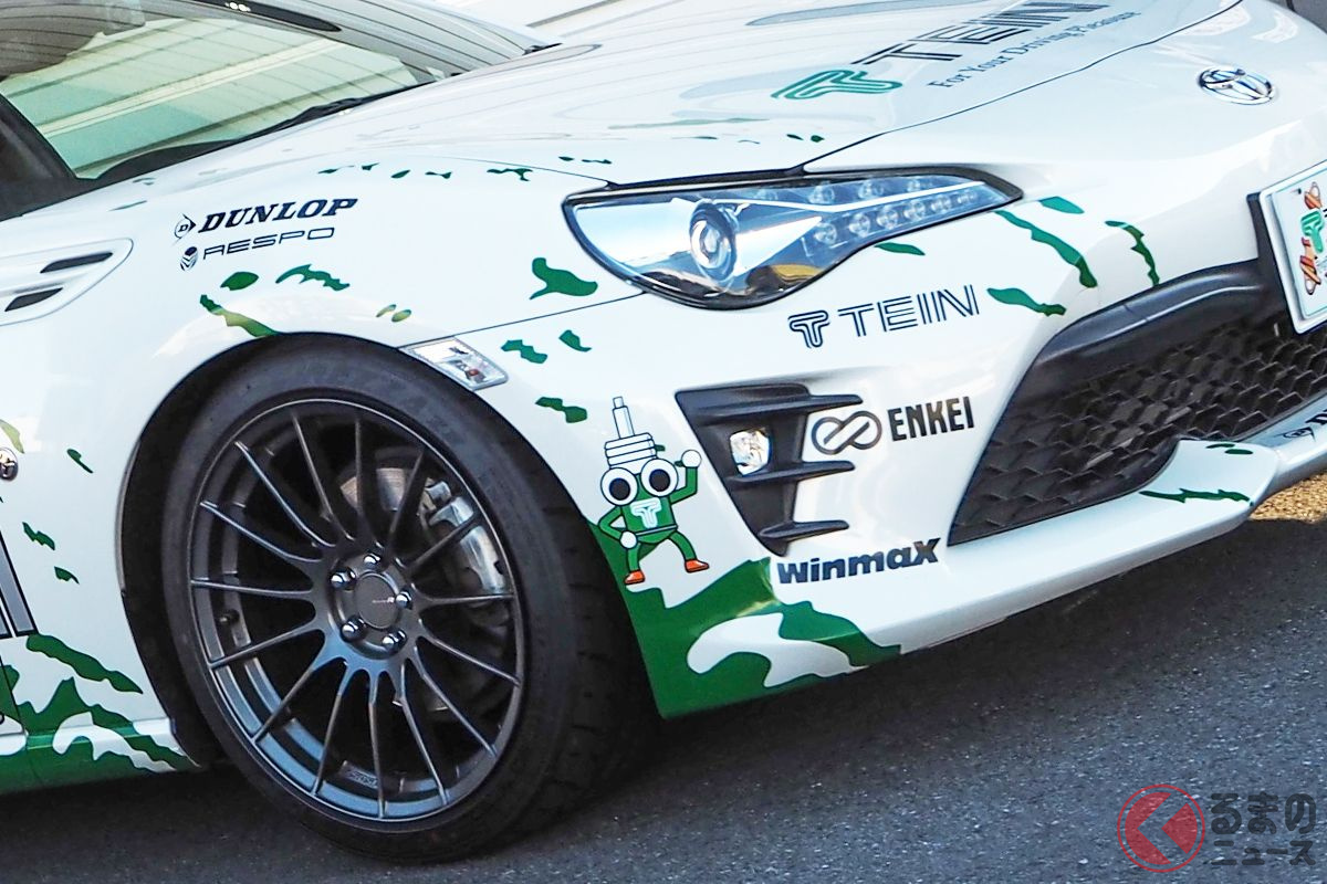 新登場したショックアブソーバを装備したトヨタ「86(ZN6)」