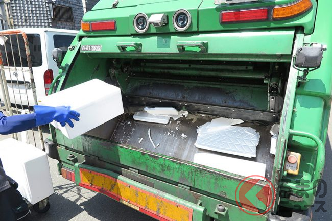 ゴミ収集車の内部はどうなっている どんな物でも飲み込む箱の謎とは くるまのニュース