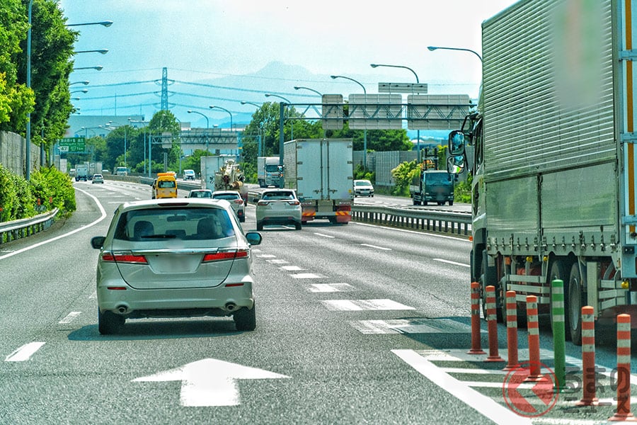 苦手な人多数存在、高速道路の合流ってどうすればいいの?