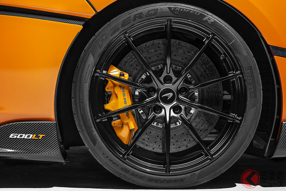 マクラーレンGTのブレーキは前367mm、後ろ354mmのカーボンセラミック製ローターを採用。もし該当車でフルブレーキングしていたら、その時もESCがカバーしてくれたのだろうか(C)マクラーレン