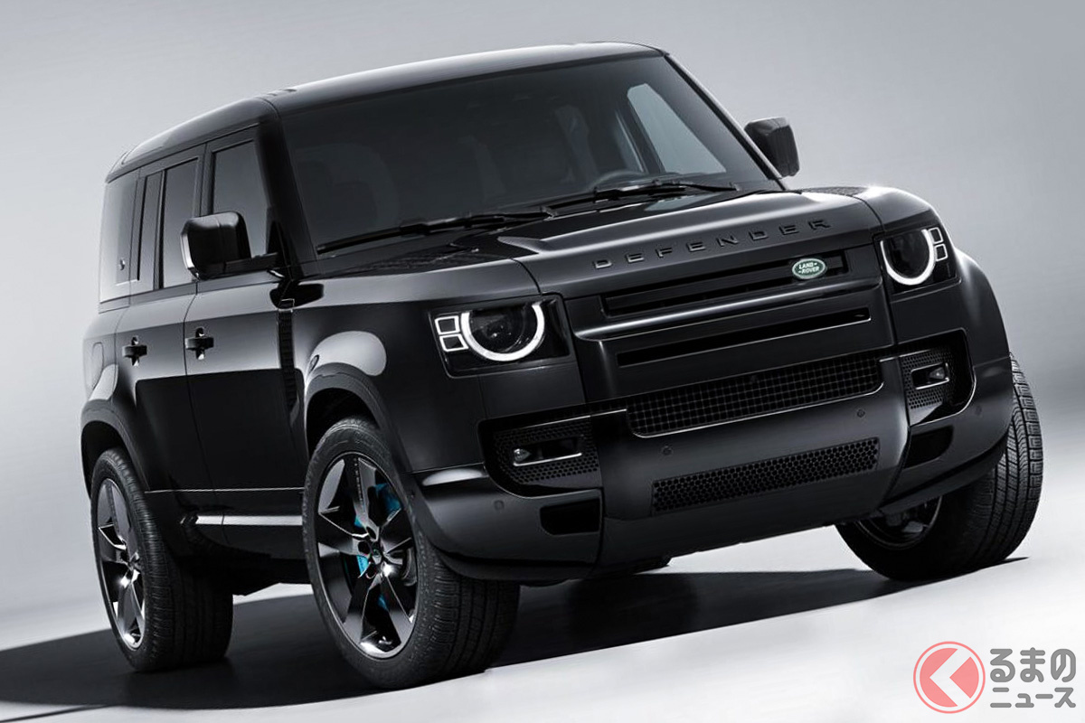 ホイールも含め、完全にブラックで統一されたエクステリアをまとった「ディフェンダーV8ボンドエディション」