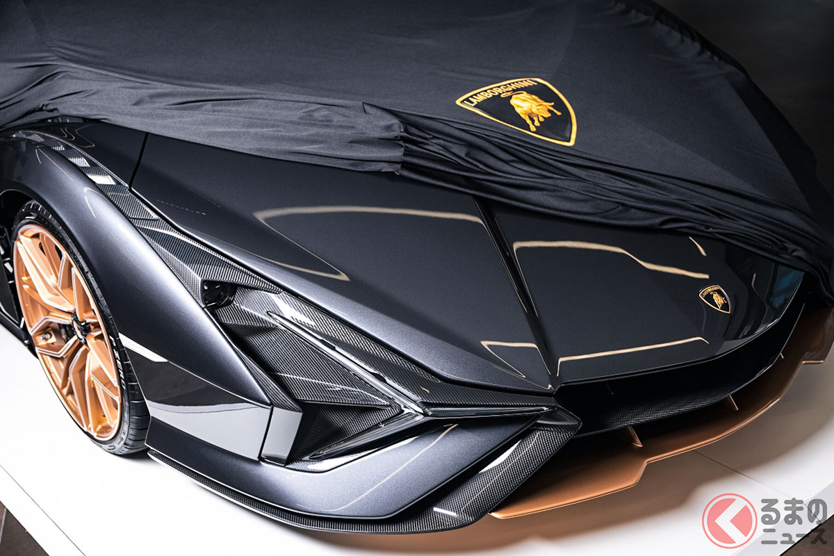 日本にデリバリーされた「シアン・ロードスター」は、かなりセンス良いカラーチョイスだ