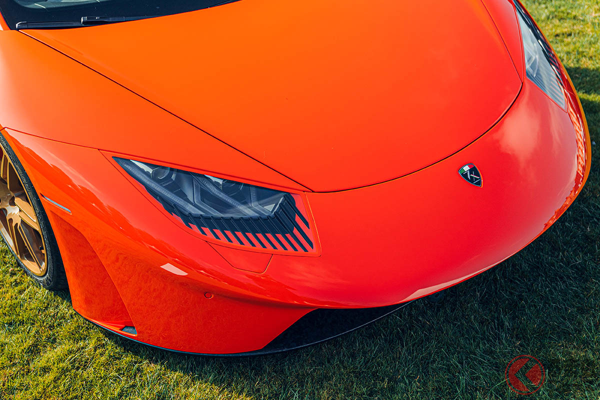 ヘッドライトを見る限り明らかに「ウラカン」であるが、まつ毛など「ミウラ」を連想させるエッセンスも見受けられる