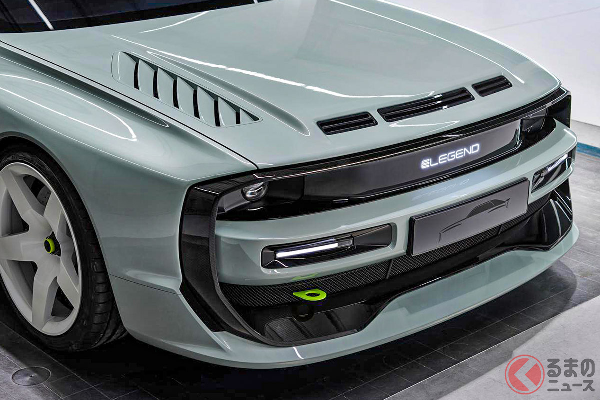 アウディ「スポーツ・クワトロ」を想像させる3つのクーリングベントを備えたボンネットの造形