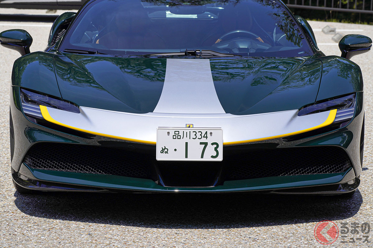 試乗したアセット・フィオラーノ仕様は、特別なツートンカラーで彩られる(オプションで用意されている)。また、サーキットでのパフォーマンスを優先してミシュラン パイロットスポーツ カップ2タイヤを装備、車重もカーボンやチタンの使用率を増やし、21kgの軽量化を施している(C)柳田由人