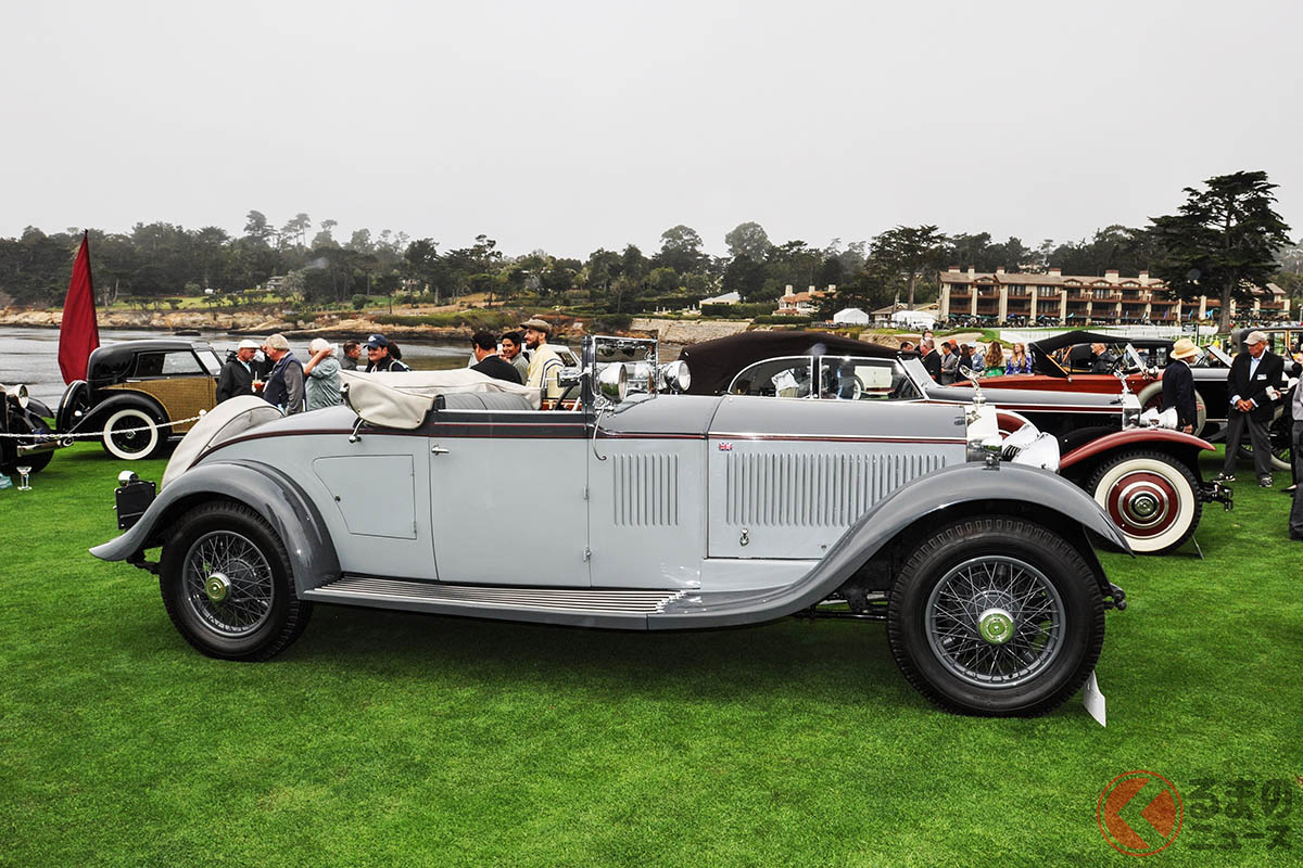 審査のさなかにトップを降ろし、美しいスタイルをアピール