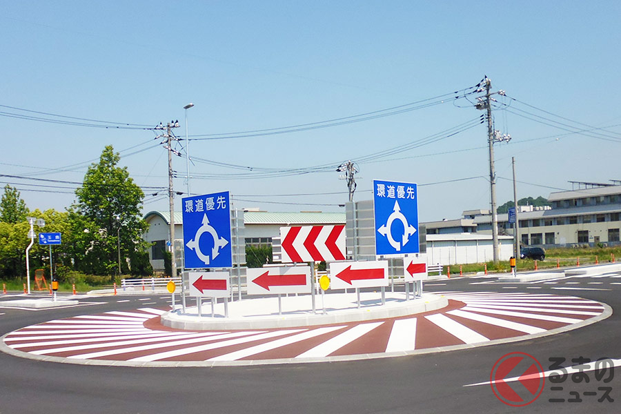 海外では半時計回り（右側通行）が多いラウンドアバウトだが、日本では時計回り（左側通行）になっている