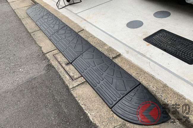 あなたは大丈夫 自宅前の駐車スロープ設置は違反 全国各地で目撃される行為がダメな理由 くるまのニュース あなたは大丈夫 自宅前の駐車スロープ設置は違反 全国各地で目撃される行為がダメな理由 くるまのニュース