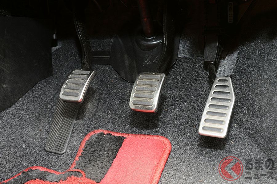 スズキ「スイフトスポーツ」のペダル