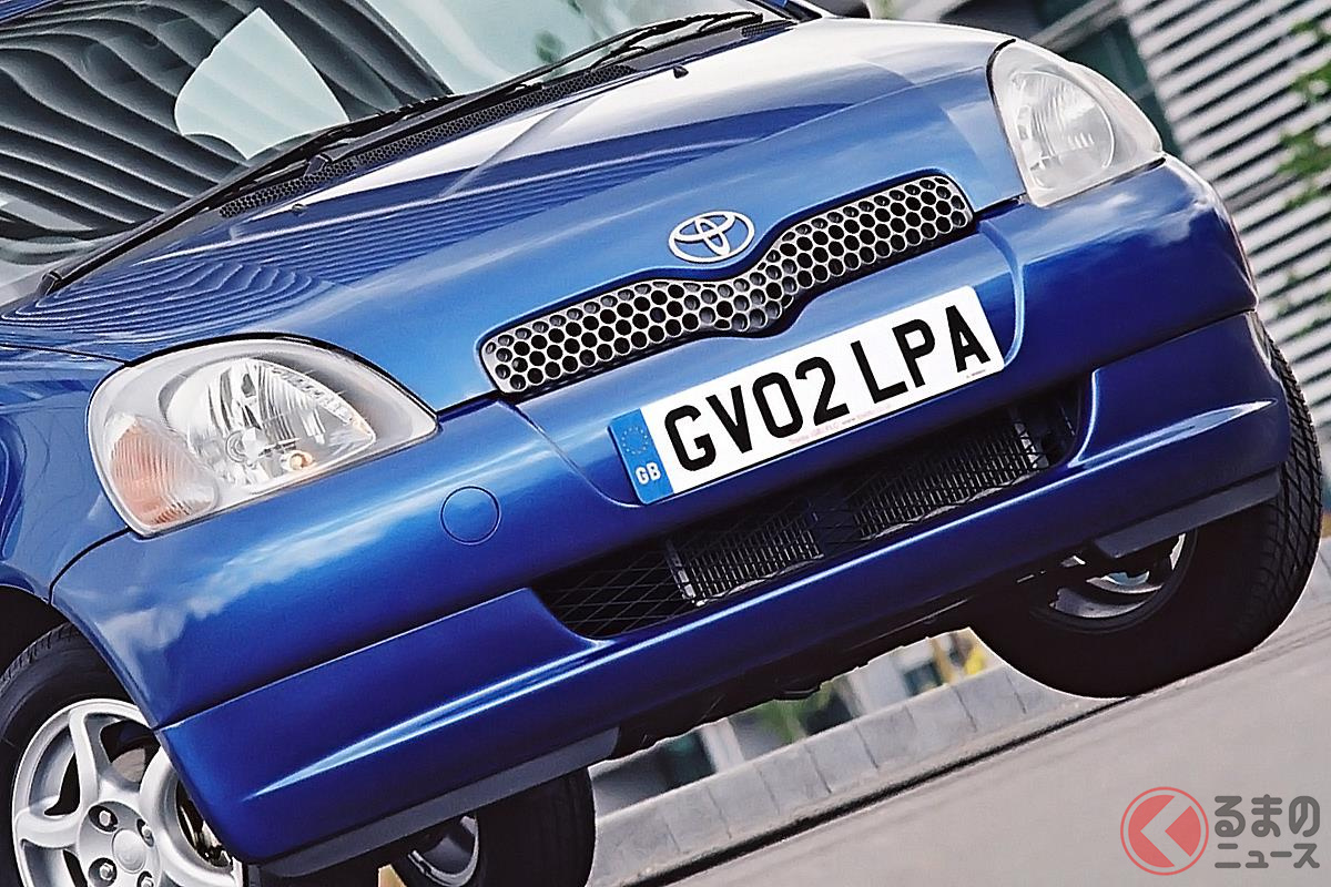 現行モデルとして販売されているコンパクトカーの初代をプレイバック