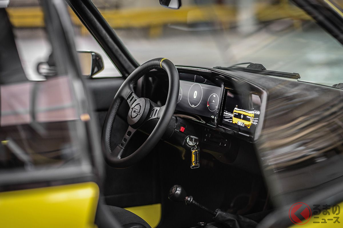 オペル「マンタGSeエクストロモッド」のインパネ NEOクラシックがカッコいい!オペルのEV「マンタ」を画像で見る(31枚)