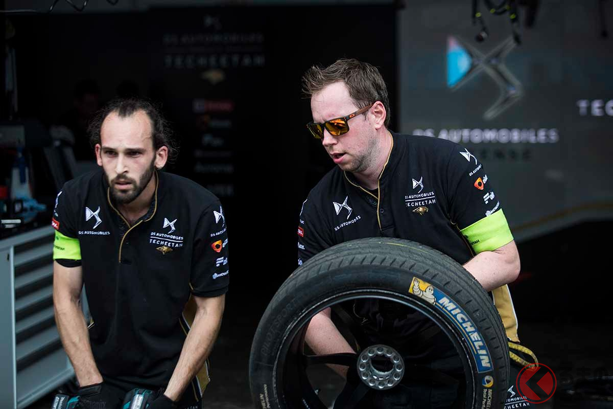 タイヤはミシュランのワンメイク。ドライでもウエットでも1種類のタイヤしか用意されないのが特色だ