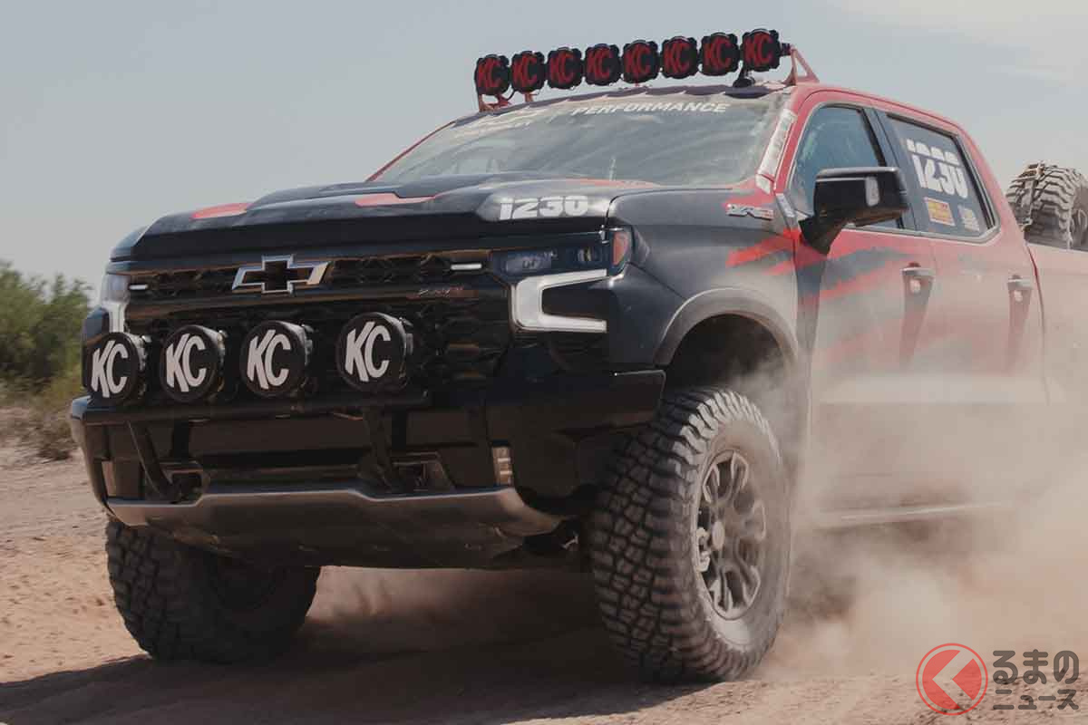 オフロードレース「ベスト・イン・デザート」に参戦したシボレー「シルバラードZR2」。2022年春に北米で発売される予定だ