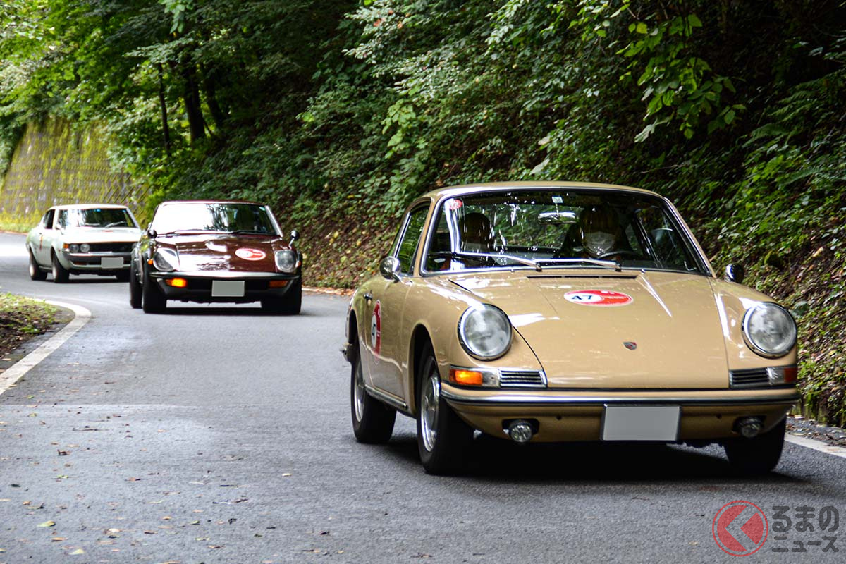最終ゴール「かやぶきの郷薬師温泉旅籠」に向けてひた走るポルシェ912と国産スポーツたち