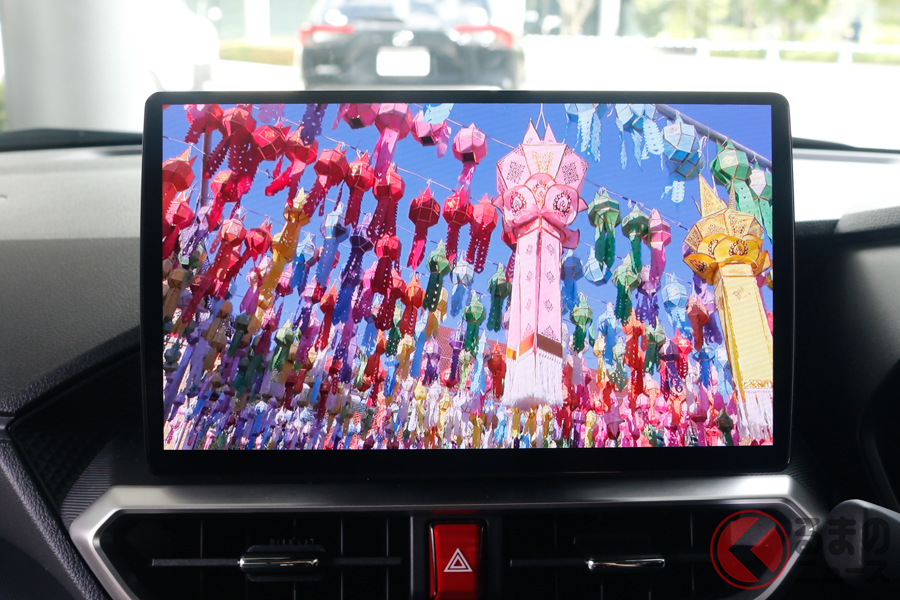 パナソニック 430車種以上に取り付け可能な10v型カーナビ 新型 ストラーダ を発表 くるまのニュース