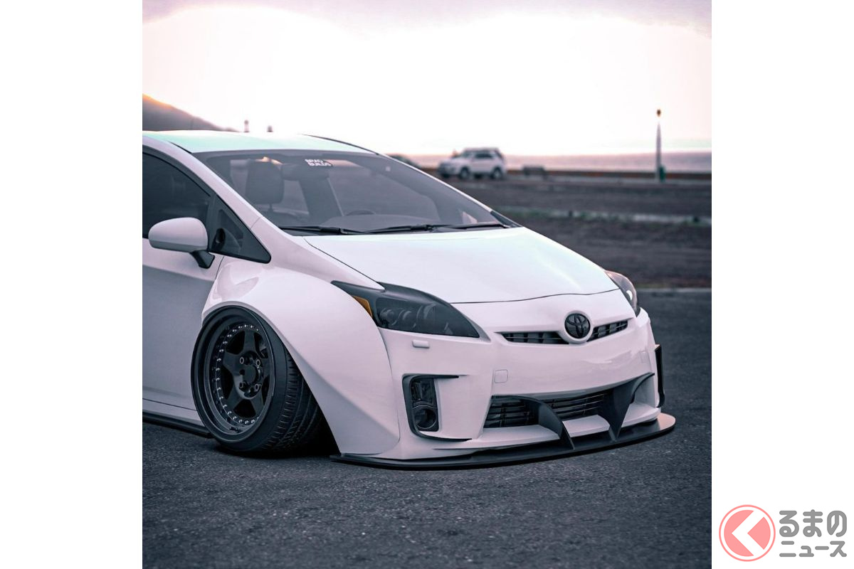 地面スレスレなトヨタ プリウス がスゴい 段差超えるのはムリ ド派手なカスタマイズイメージとは くるまのニュース 地面スレスレなトヨタ プリウス がスゴい 段差超えるのはムリ ド派手なカスタマイズイメージとは くるまのニュース