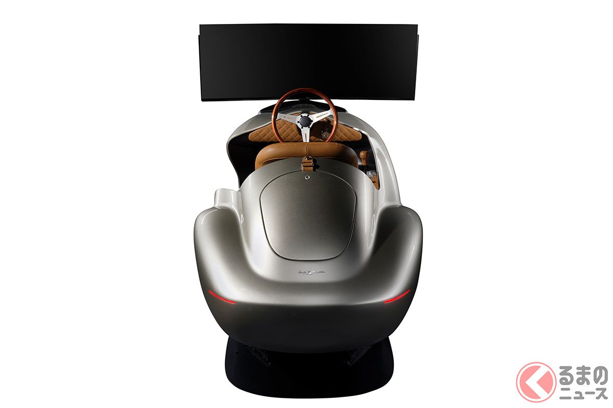 ステアリングホイールは、イタリア製クラシックスポーツカーの定番ともいうべきナルディ社製のウッドリムを採用(C)2021 Courtesy of RM Sotheby's