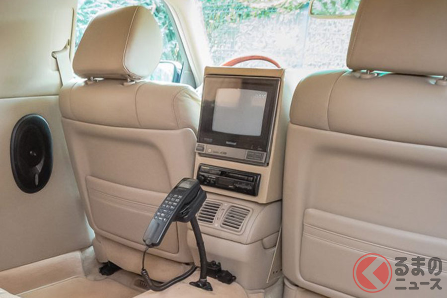 「LSリムジン」には、懐かしきブラウン管テレビが搭載されている(画像:Copyright c JamesEdition.com)