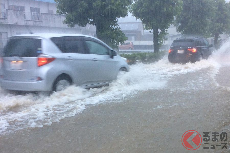 ハイドロプレーニング現象が起きるとブレーキが効かなくなる