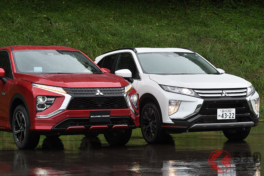 写真左が「エクリプスクロス」のマイナーチェンジモデル。写真右はマイナーチェンジ前のモデル