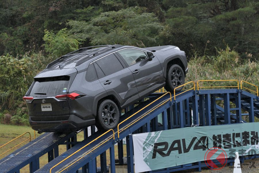高い悪路走破性能を誇る「RAV4」(画像は2020年10月に追加された“Adventure OFFROAD” package)