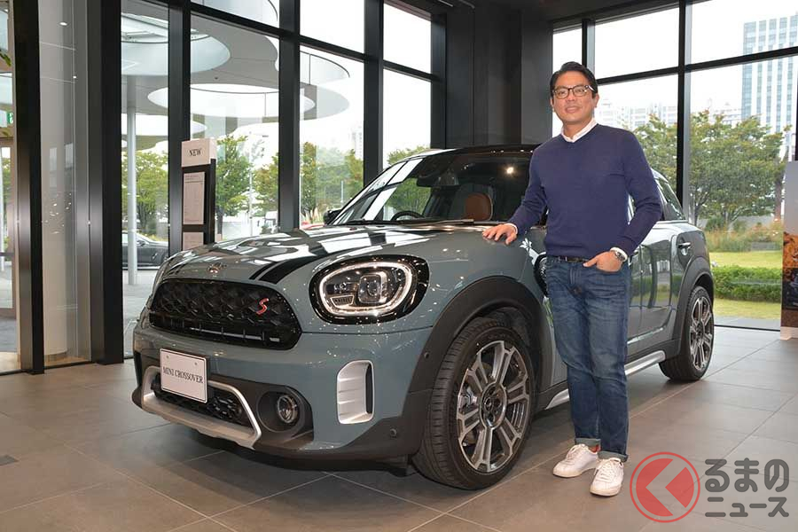 ビー・エム・ダブリュでMINIディビジョン本部長を務めるピーター・メダラ氏とMINIクロスオーバー