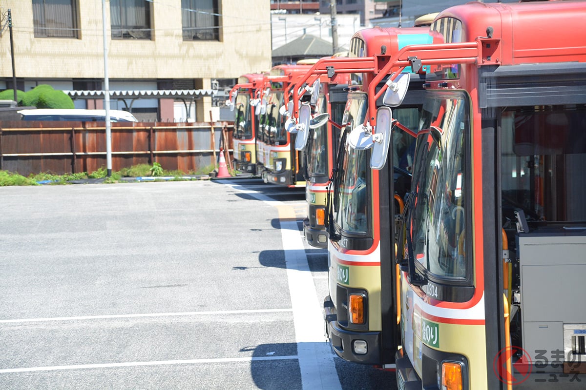 地域の交通インフラを支えている路線バス（撮影：中島洋平）