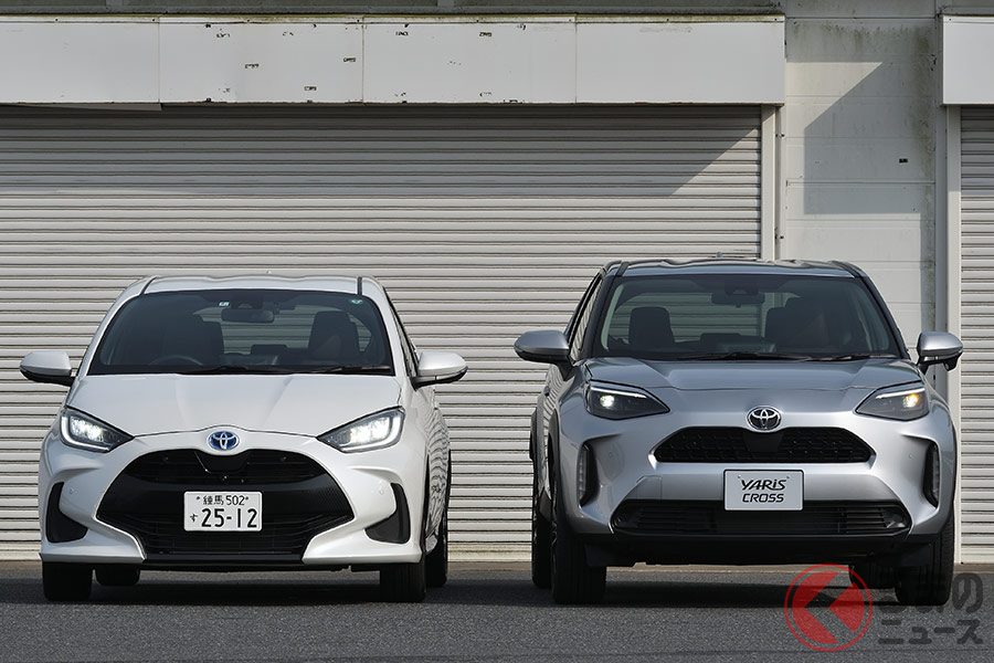 コンパクトカーの「ヤリス(左)」とSUVの「ヤリスクロス(右)」ではヘッドライトの位置が異なる
