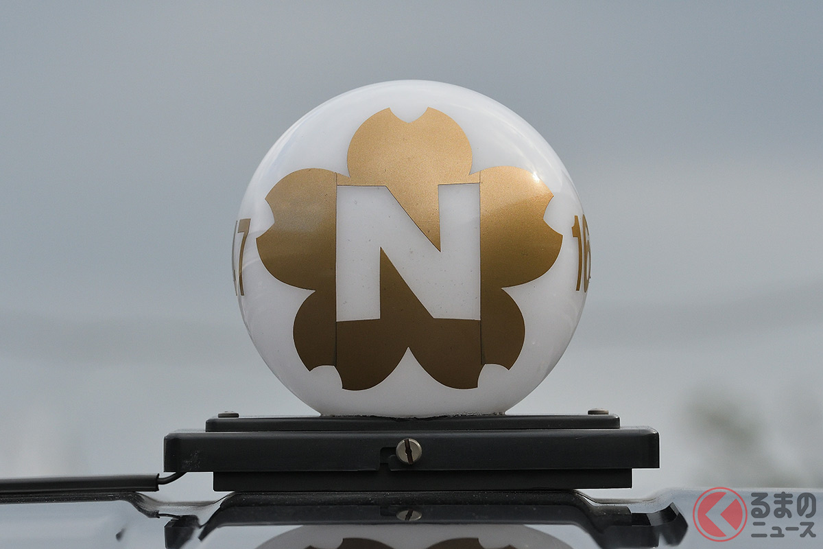 社内の基準を満たした乗務員が乗る「金色」の行灯を付けたタクシーも存在するという