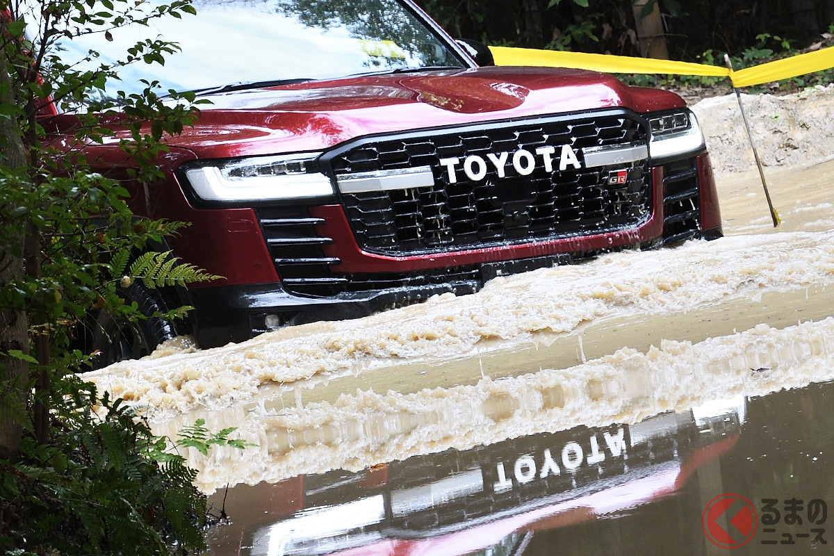 ウォーターハザードも難なく走破出来るランクル300! まさに地上最強といわれる存在!