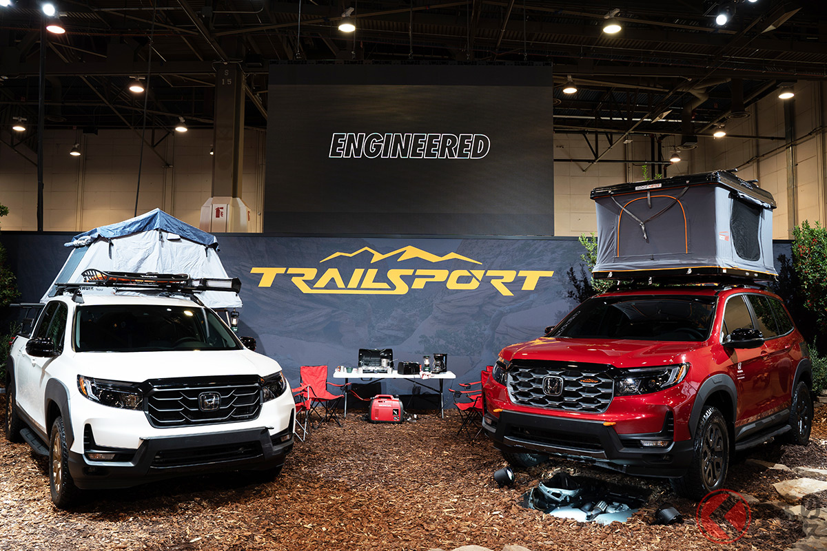 ホンダブースでお披露目された「Passport TrailSport Rugged Roads Project 2.0」と「Ridgeline HPD Trail Tour Project Vehicle」(撮影:加藤博人)