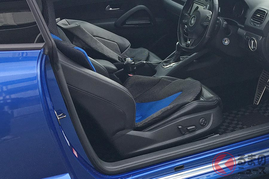 腰や背中への負荷を軽減する「クルマ用クッション」