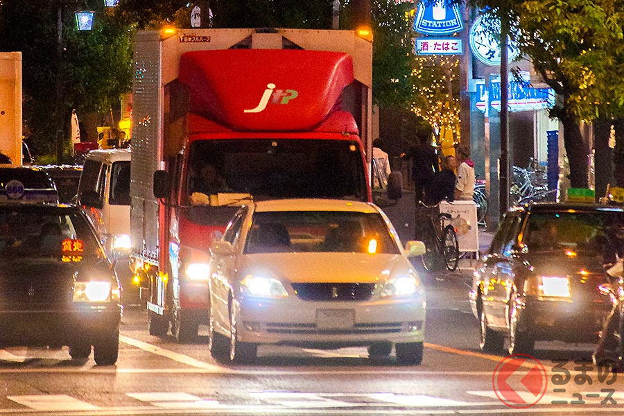 早めのヘッドライト点灯が事故減少につながる(イメージ)