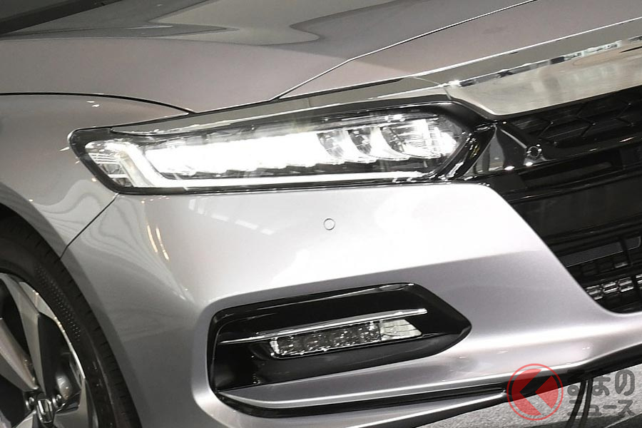 ホンダ「アコード」のヘッドライト