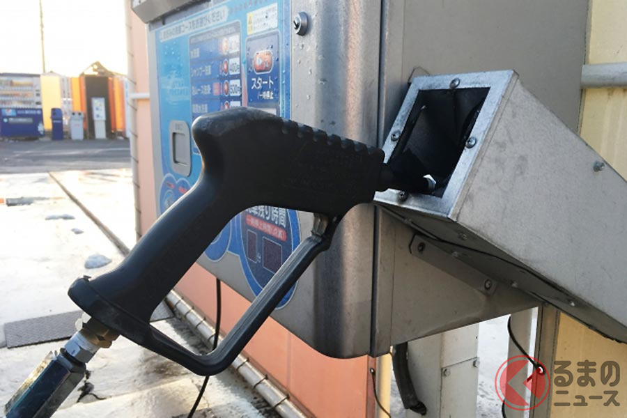 高圧洗浄機を使用して内部まで水を吹き込んでしまうと、故障の原因になることも(※画像はイメージ)