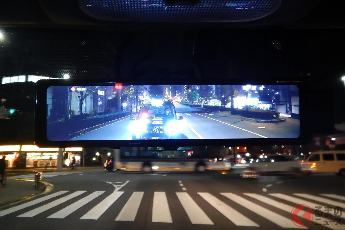 デジタルインナーミラーは夜でも車両後方を明るい映像で確認できる