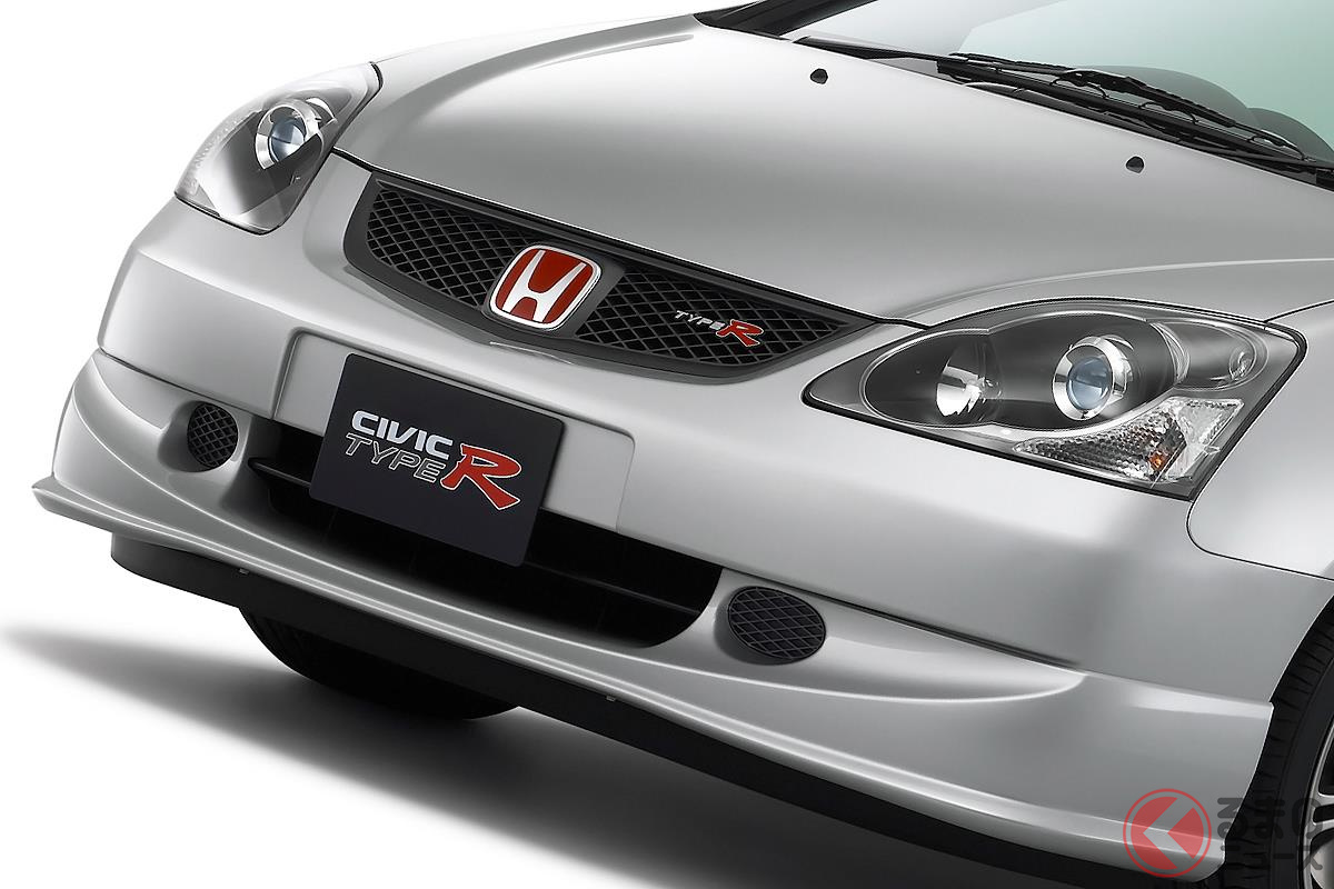 コンパクトボディに2リッターエンジンを登載した生粋のホットハッチたち