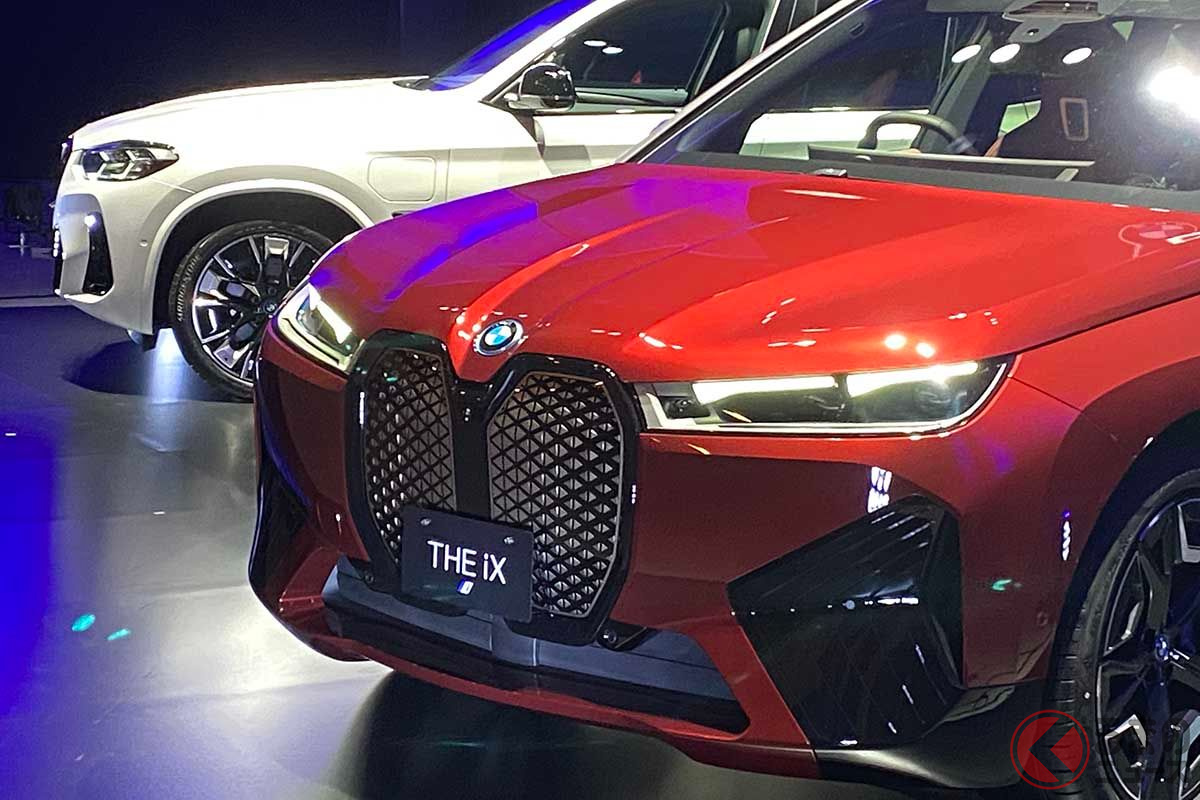 11月4日に開催された「iX」「iX3」の発表会の様子