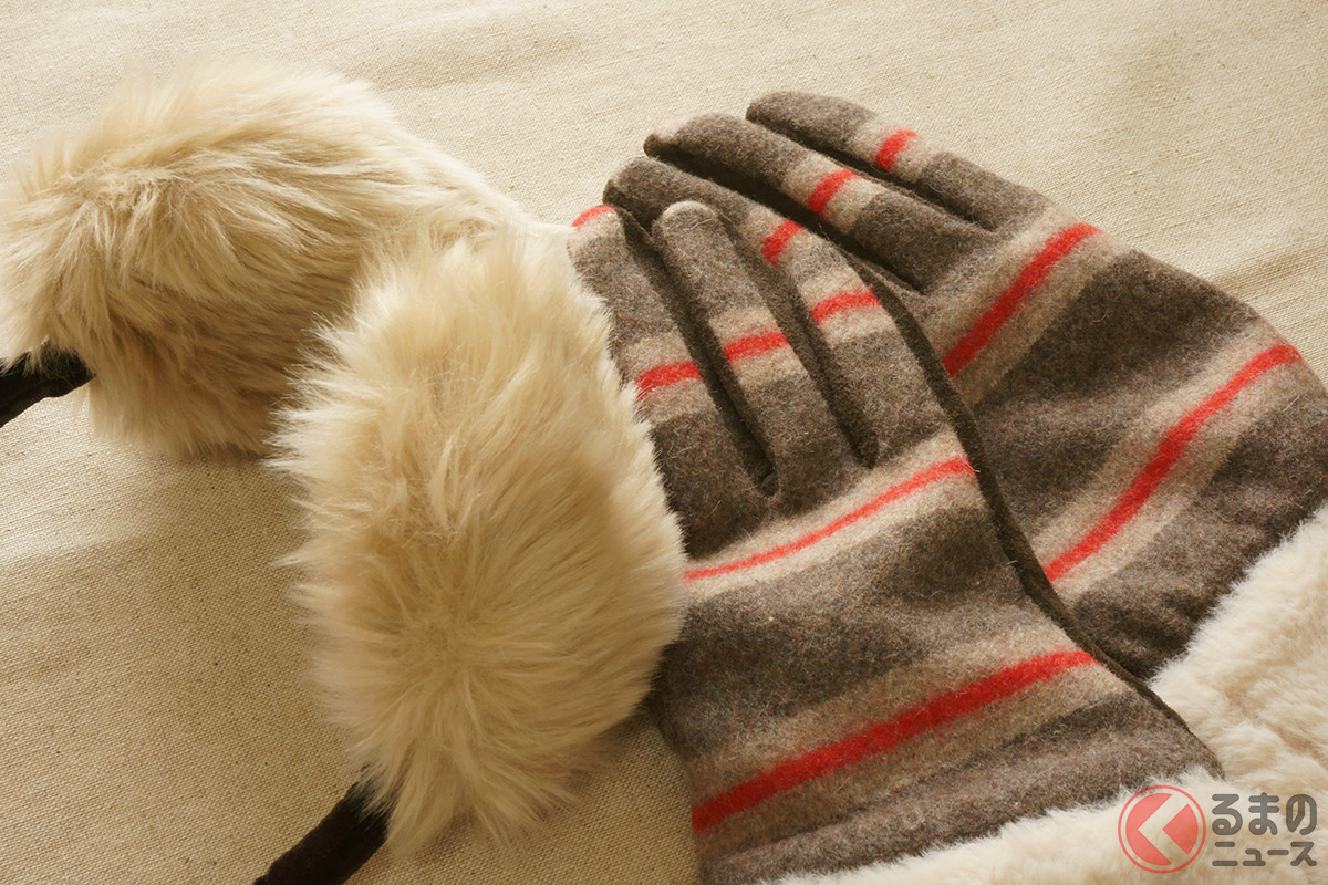 手袋や耳あてを使用した運転は状況によって違反となる可能性もある