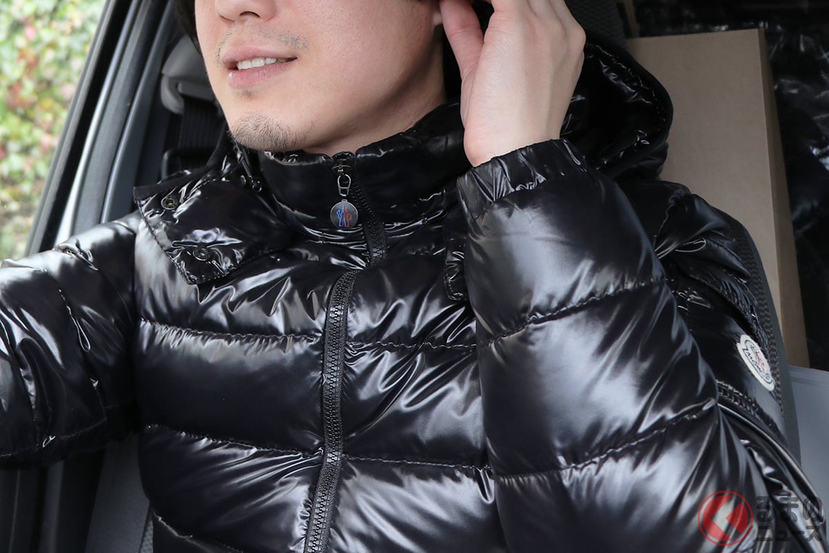 冬の厚手のアウターを着用した状態で運転すると違反となるのでしょうか?