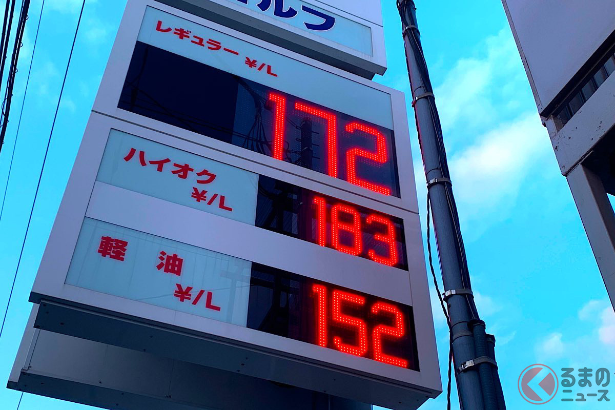 世界中で高騰するガソリン価格、日本でも高水準が続く。（写真は2021年10月末の都内のガソリンスタンド）