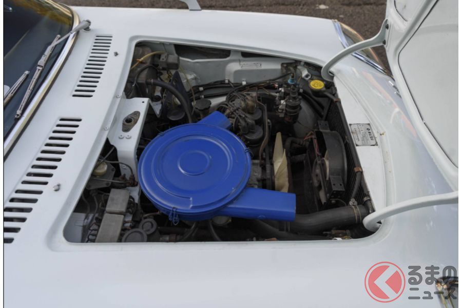 ロータリーエンジンを搭載するマツダ「コスモスポーツ」。イギリスで約800万円で販売されている