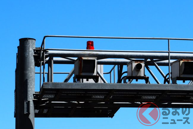 なぜ強烈に 赤くピカッ とする 眩しくなったら速度違反 なぜ運転手に派手アピール くるまのニュース なぜ強烈に 赤くピカッ とする 眩しくなったら速度違反 なぜ運転手に派手アピール くるまのニュース