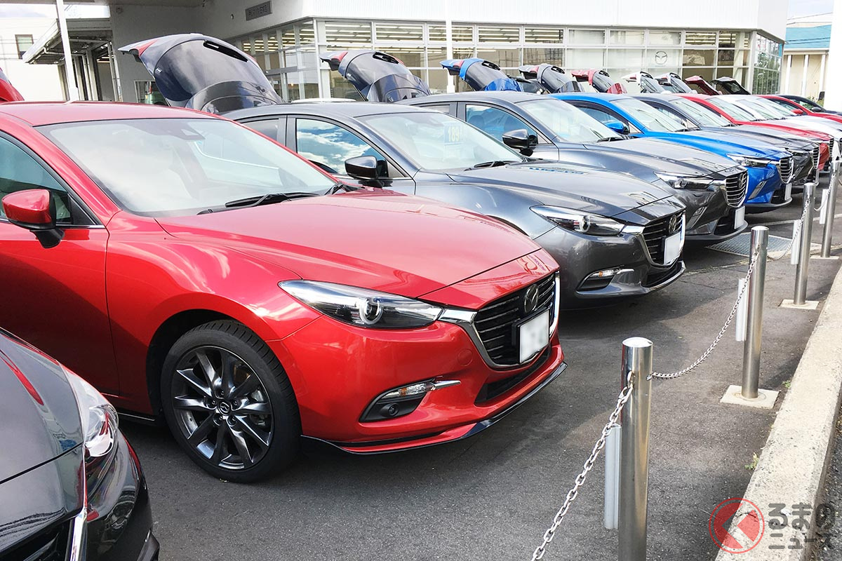 ズラリと並ぶ中古車