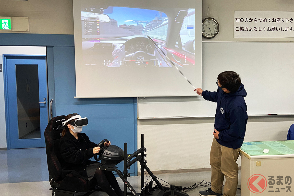 ドライビングゲーム講習の様子(事前リハーサルの写真)