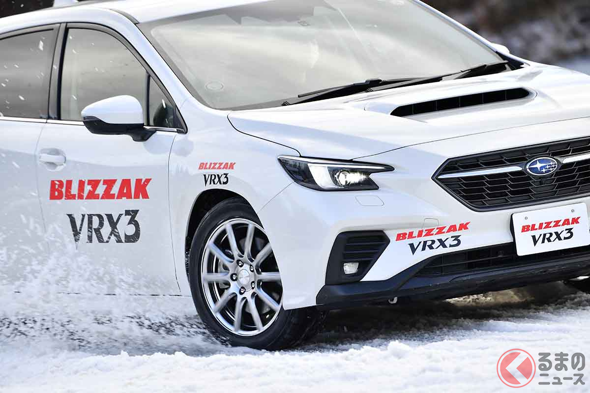 ブリヂストンの新スタッドレスタイヤ「ブリザックVRX3」を履いたスバル「レヴォーグ」でスノー路面を走行
