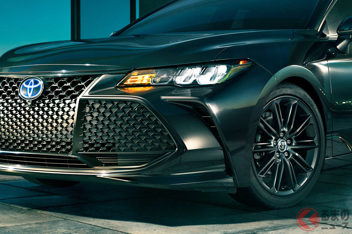 漆黒のトヨタ新型「アバロン ナイトシェードエディション」がめちゃくちゃカッコイイ!